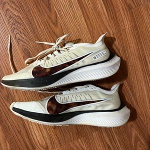 Nike zoom gravity size 10